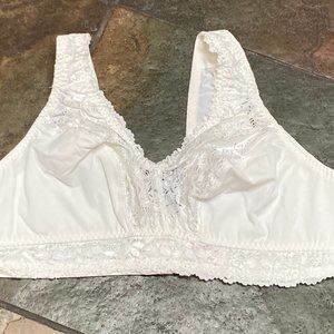 922 BREEZIES  2X White Soft Support Lace Trim Wide Smoothing Back Wirefree Bra